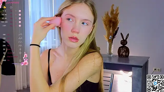 Snapshot of Succubelle chatting on 11.24.25 Succubelle online show from 11.24.25