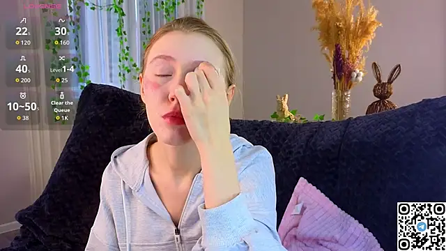 Snapshot of Succubelle chatting on 12.03.25 Succubelle online show from 12.03.25