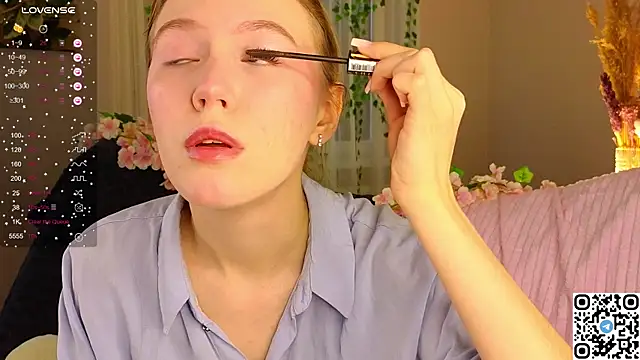 Snapshot of Succubelle chatting on 12.05.25 Succubelle online show from 12.05.25