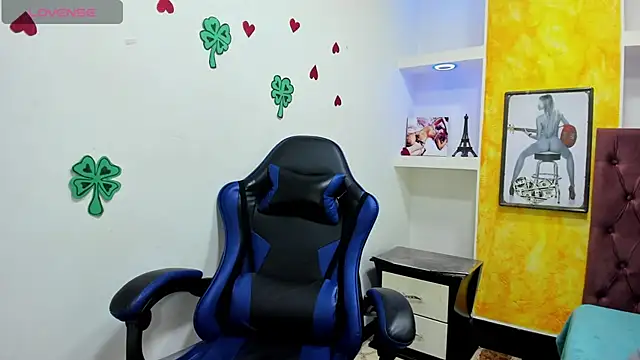 susan mooree online show from 04.08.26