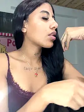 Snapshot of Deysha_Garcias chatting on 10.31.25 Deysha Garcias online show from 10.31.25