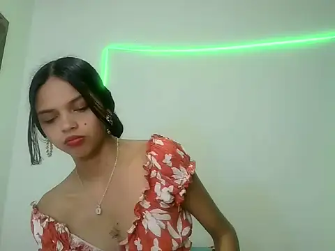 Snapshot of lucy_babyy chatting on 11.12.25 lucy babyy online show from 11.12.25