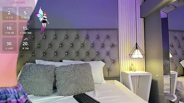 Snapshot of LunaBloomn chatting on 11.05.25 LunaBloomn online show from 11.05.25