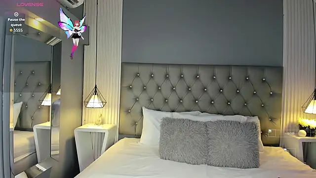 Snapshot of LunaBloomn chatting on 11.09.25 LunaBloomn online show from 11.09.25