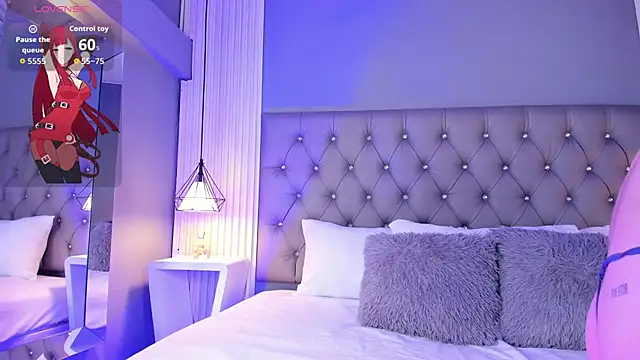 Snapshot of LunaBloomn chatting on 11.18.25 LunaBloomn online show from 11.18.25