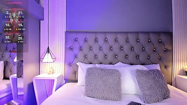 Snapshot of LunaBloomn chatting on 12.15.25 LunaBloomn online show from 12.15.25