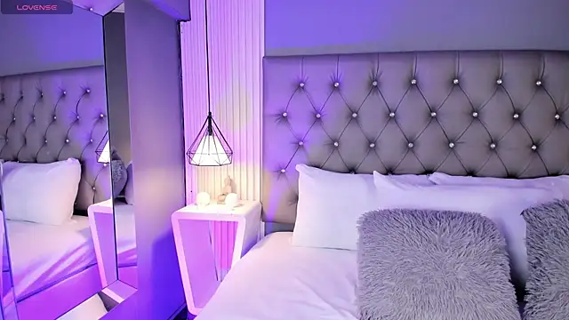 LunaBloomn online show from 02.13.26