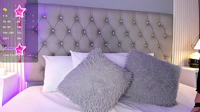 LunaBloomn online show from 03.18.26