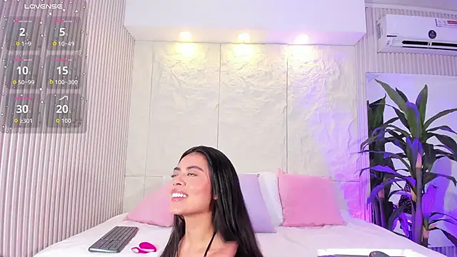 Isabellax21 online show from 11.21.25