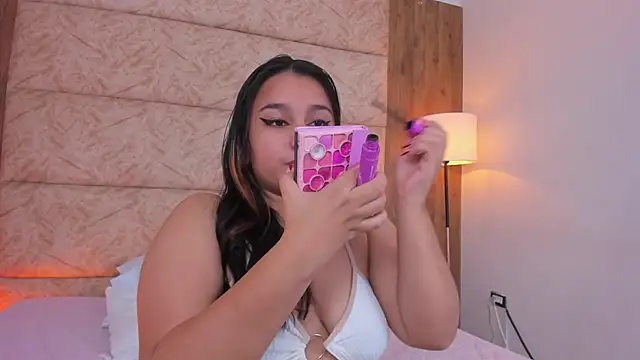 Snapshot of IvannaaVega chatting on 12.14.25 IvannaaVega online show from 12.14.25