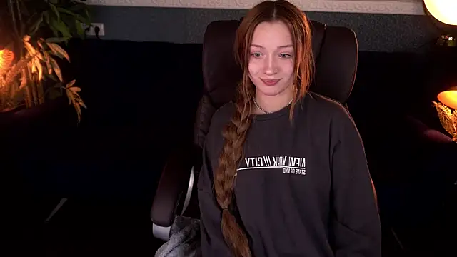 FoxyMayy online show from 11.18.25