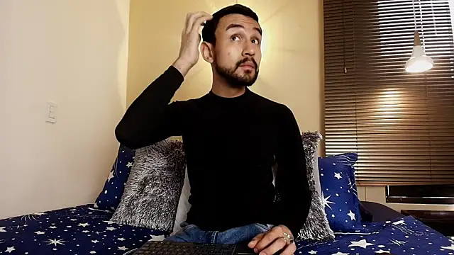 Snapshot of Axel_Moon_S chatting on 11.14.25 Axel Moon S online show from 11.14.25