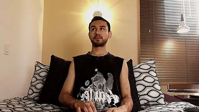 Snapshot of Axel_Moon_S chatting on 11.22.25 Axel Moon S online show from 11.22.25