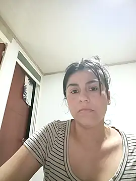 Snapshot of vanessa-titisM chatting on 12.04.25 vanessa-titisM online show from 12.04.25