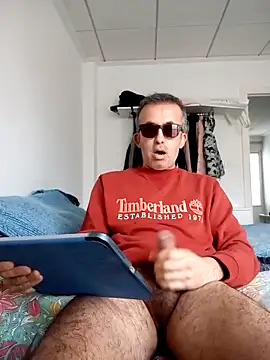 Snapshot of EmilioTaladdro chatting on 03.10.26 EmilioTaladdro online show from 03.10.26