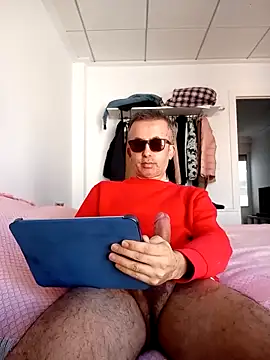Snapshot of EmilioTaladdro chatting on 03.17.26 EmilioTaladdro online show from 03.17.26