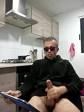Snapshot of EmilioTaladdro chatting on 03.29.26 EmilioTaladdro online show from 03.29.26