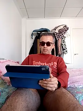 Snapshot of EmilioTaladdro chatting on 04.01.26 EmilioTaladdro online show from 04.01.26