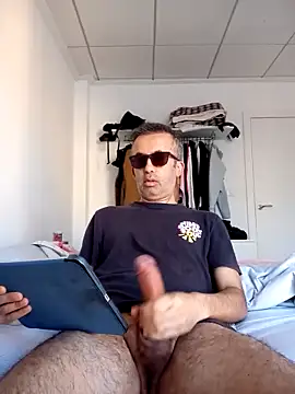 Snapshot of EmilioTaladdro chatting on 05.13.26 EmilioTaladdro online show from 05.13.26