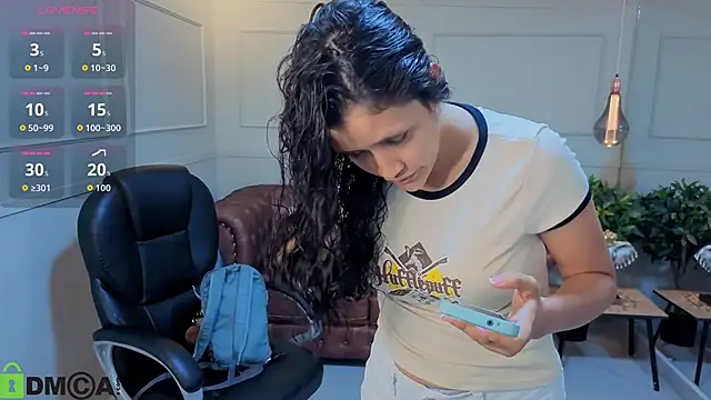 Snapshot of ArielBlossom___ chatting on 09.24.25 ArielBlossom online show from 09.24.25