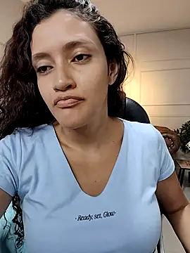 Snapshot of ArielBlossom___ chatting on 10.26.25 ArielBlossom online show from 10.26.25