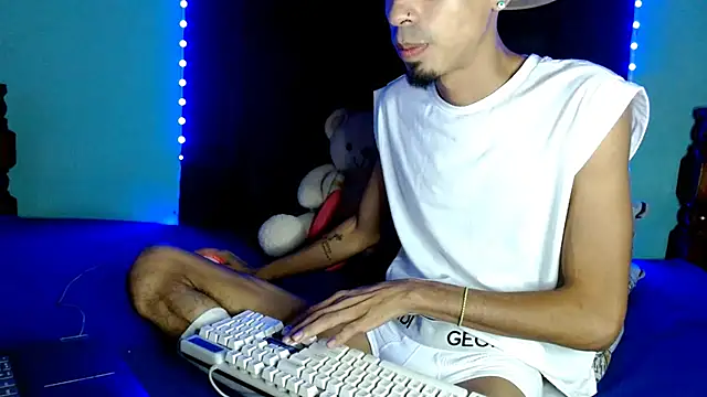 Snapshot of Alexx_1214 chatting on 10.18.25 Alexx 1214 online show from 10.18.25