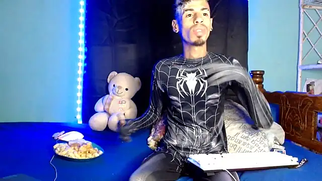 Snapshot of Alexx_1214 chatting on 11.04.25 Alexx 1214 online show from 11.04.25