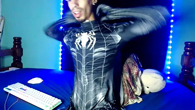 Snapshot of Alexx_1214 chatting on 11.06.25 Alexx 1214 online show from 11.06.25