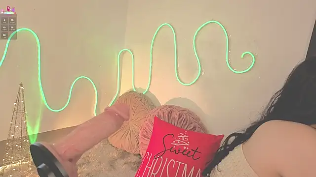 Snapshot of ashlynnlowe_ chatting on 12.14.25 ashlynnlowe online show from 12.14.25