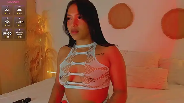 Snapshot of AliisonWells chatting on 12.16.25 AliisonWells online show from 12.16.25