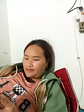 Snapshot of Tamara-a chatting on 12.16.25 Tamara-a online show from 12.16.25