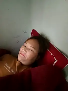 Snapshot of Tamara-a chatting on 12.18.25 Tamara-a online show from 12.18.25