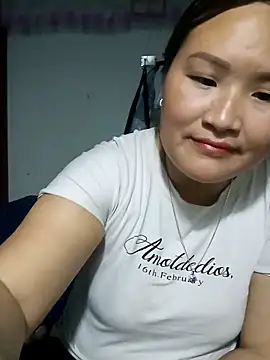 Snapshot of Tamara-a chatting on 02.20.26 Tamara-a online show from 02.20.26