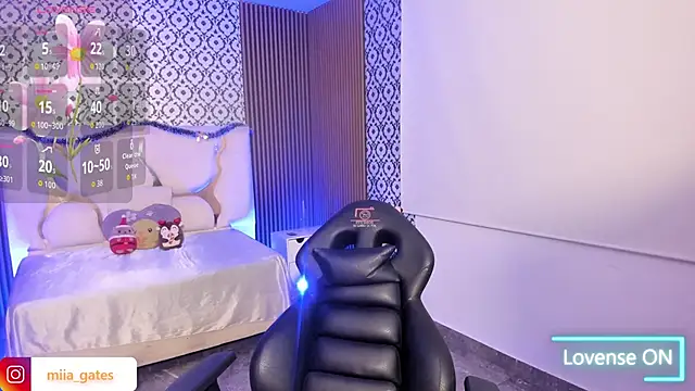 Snapshot of Miagates_tay chatting on 11.27.25 Miagates tay online show from 11.27.25