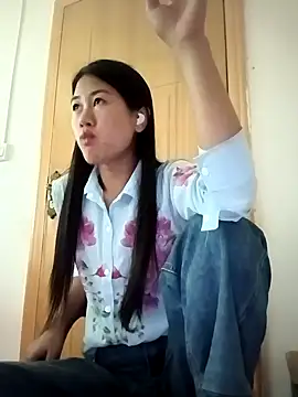 Snapshot of luy-xinh02 chatting on 09.30.25 luy-xinh02 online show from 09.30.25