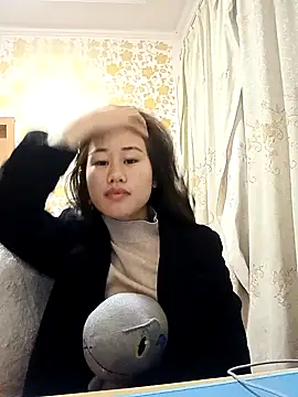 luy-xinh02 online show from 11.30.25