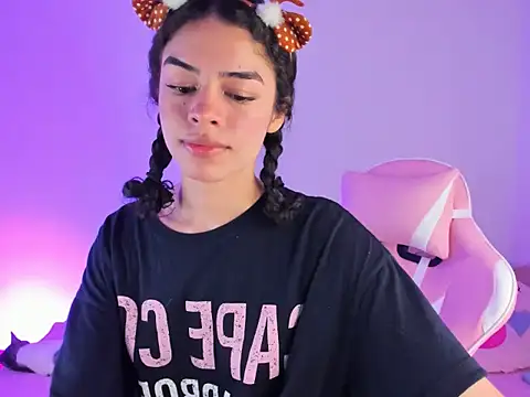 Snapshot of maddy_parker__ chatting on 11.12.25 maddy parker online show from 11.12.25