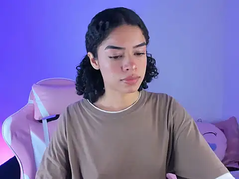 Snapshot of maddy_parker__ chatting on 11.21.25 maddy parker online show from 11.21.25