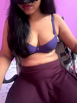 Snapshot of hottylizaa chatting on 10.23.25 hottylizaa online show from 10.23.25