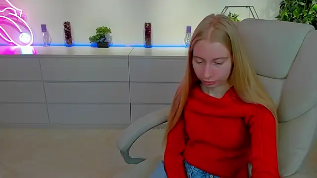 Snapshot of Alina_Blonde chatting on 11.01.25 Alina Blonde online show from 11.01.25