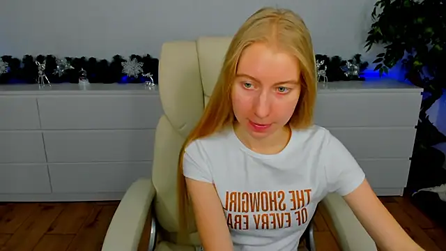 Snapshot of Alina_Blonde chatting on 12.14.25 Alina Blonde online show from 12.14.25