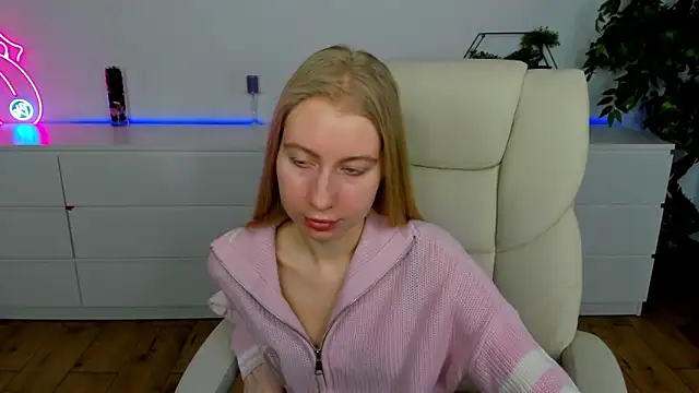 Alina Blonde online show from 03.04.26