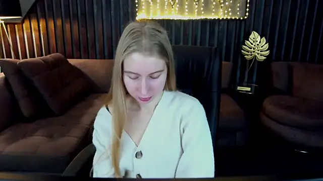 Alina Blonde online show from 04.02.26