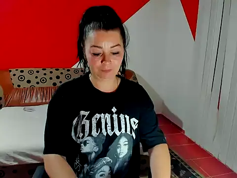 Snapshot of Soffy_Skye chatting on 10.31.25 Soffy Skye online show from 10.31.25