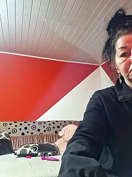 Snapshot of Soffy_Skye chatting on 11.13.25 Soffy Skye online show from 11.13.25