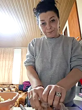 Snapshot of Soffy_Skye chatting on 11.21.25 Soffy Skye online show from 11.21.25