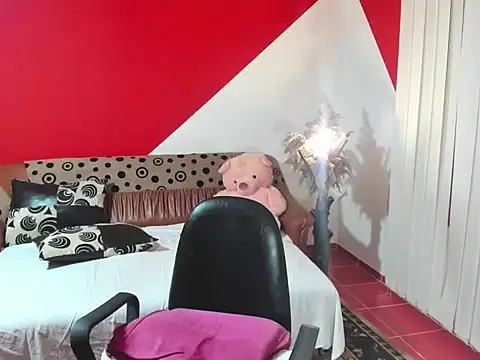 Snapshot of Soffy_Skye chatting on 11.28.25 Soffy Skye online show from 11.28.25