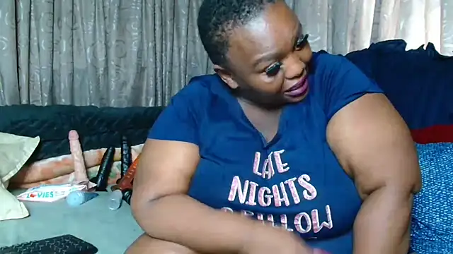 Snapshot of Bustyboobs02xx chatting on 12.23.25 Bustyboobs02xx online show from 12.23.25