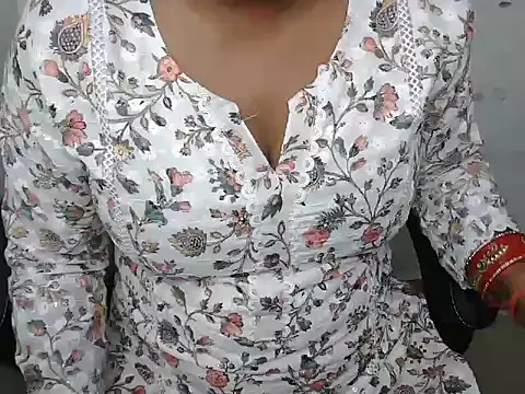 Snapshot of bold_naina chatting on 10.07.25 bold naina online show from 10.07.25