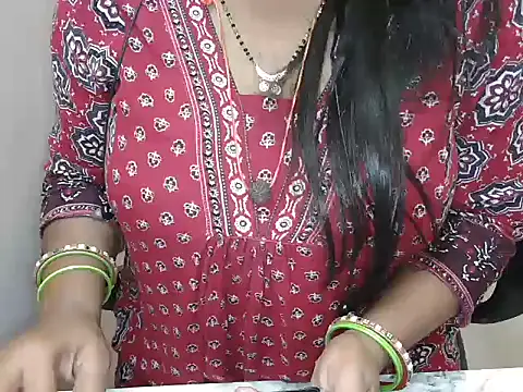 Snapshot of bold_naina chatting on 11.07.25 bold naina online show from 11.07.25